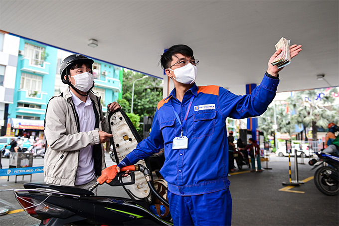 Giá xăng dầu biến động trái chiều